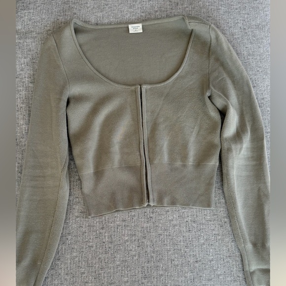 Abercrombie & Fitch Sweaters - Abercrombie & Fitch Olive Green Corset Clasp Sweater,size M